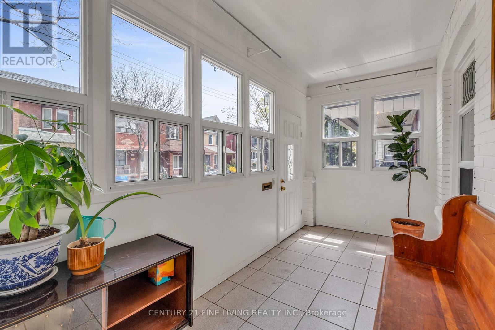 220 St Helen's Avenue, Toronto (Dufferin Grove), Ontario  M6H 4A3 - Photo 7 - C13082088