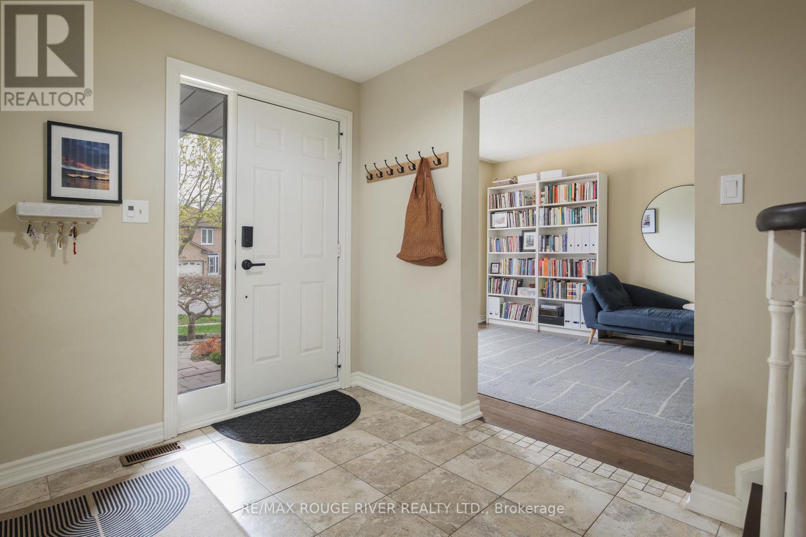 2052 Lynn Heights Drive, Pickering (Liverpool), Ontario  L1X 1N8 - Photo 2 - E13082120