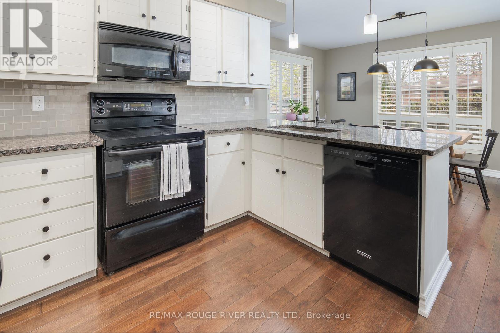 2052 Lynn Heights Drive, Pickering (Liverpool), Ontario  L1X 1N8 - Photo 9 - E13082120