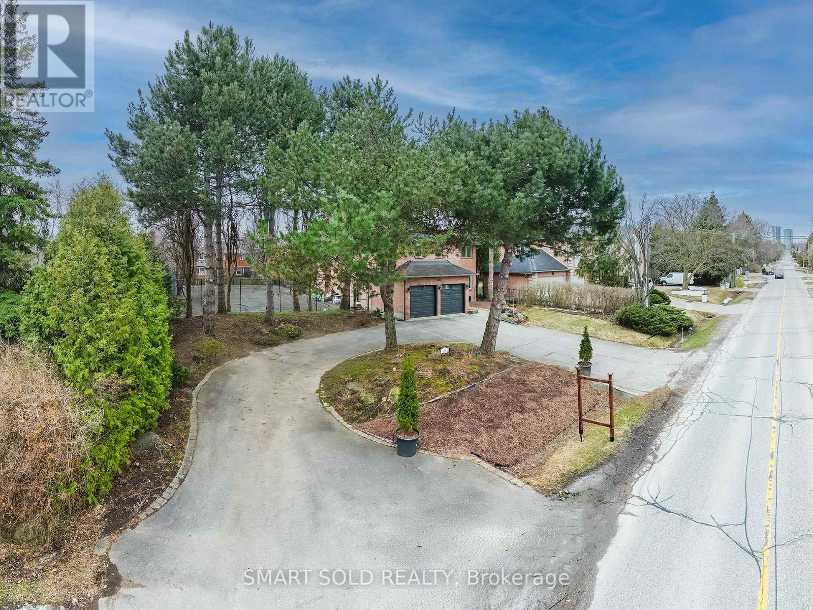 107 ARNOLD AVENUE, Vaughan, Ontario