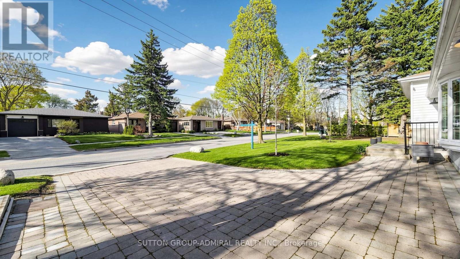 218 Bay Thorn Drive, Markham (Royal Orchard), Ontario  L3T 3V7 - Photo 3 - N13082172