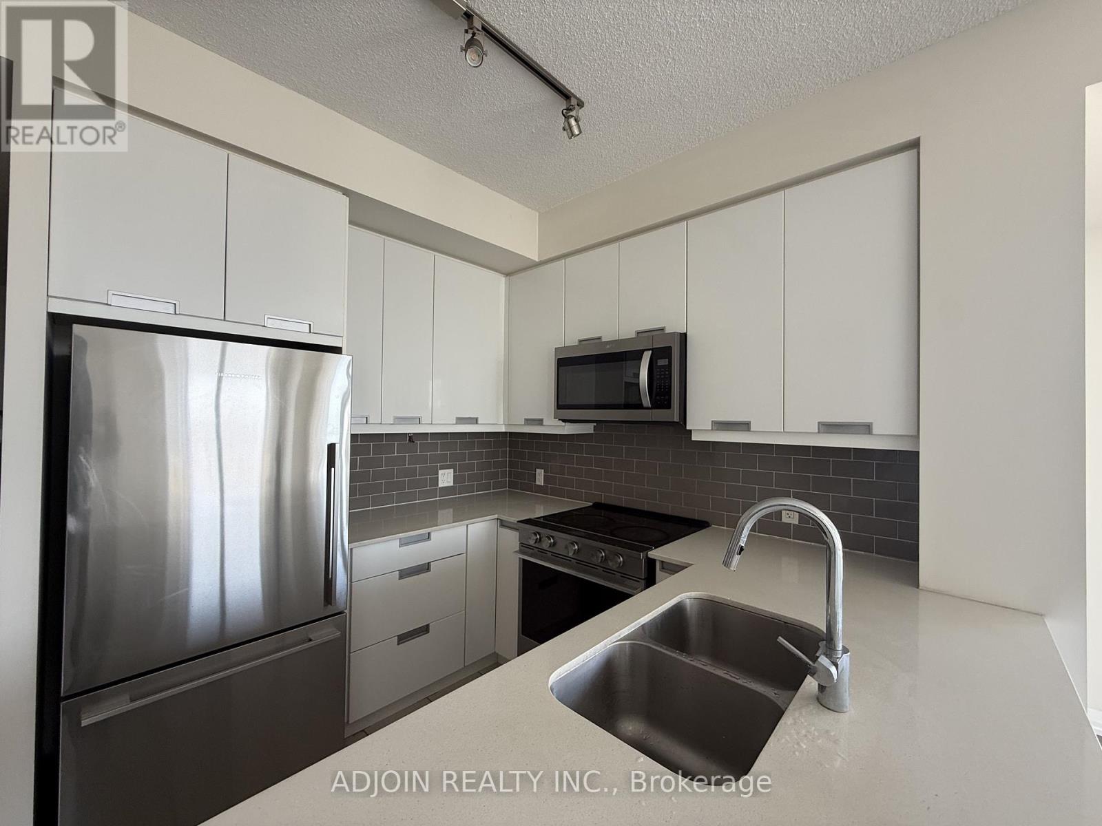 908 - 65 Watergarden Drive, Mississauga (Hurontario), Ontario  L5R 0G9 - Photo 3 - W13082082