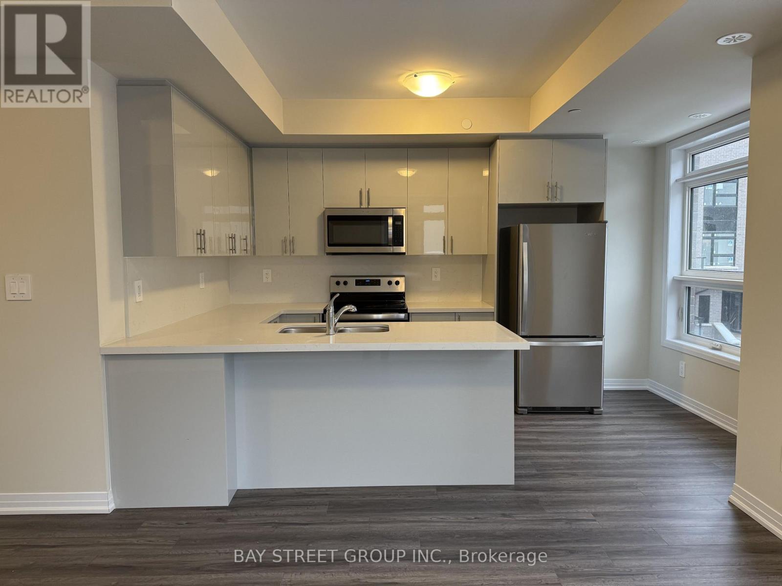 102 - 1585 ROSE WAY, Milton, Ontario