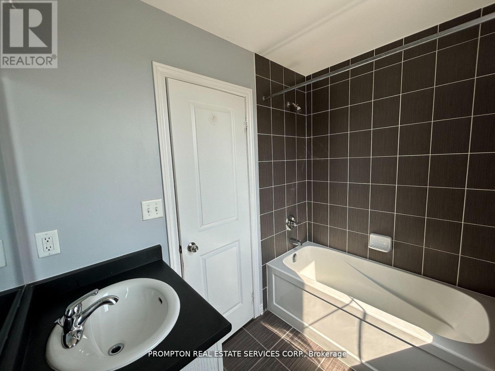 1 Fresnel Road, Brampton (Northwest Brampton), Ontario  L7A 4Z2 - Photo 13 - W13082168