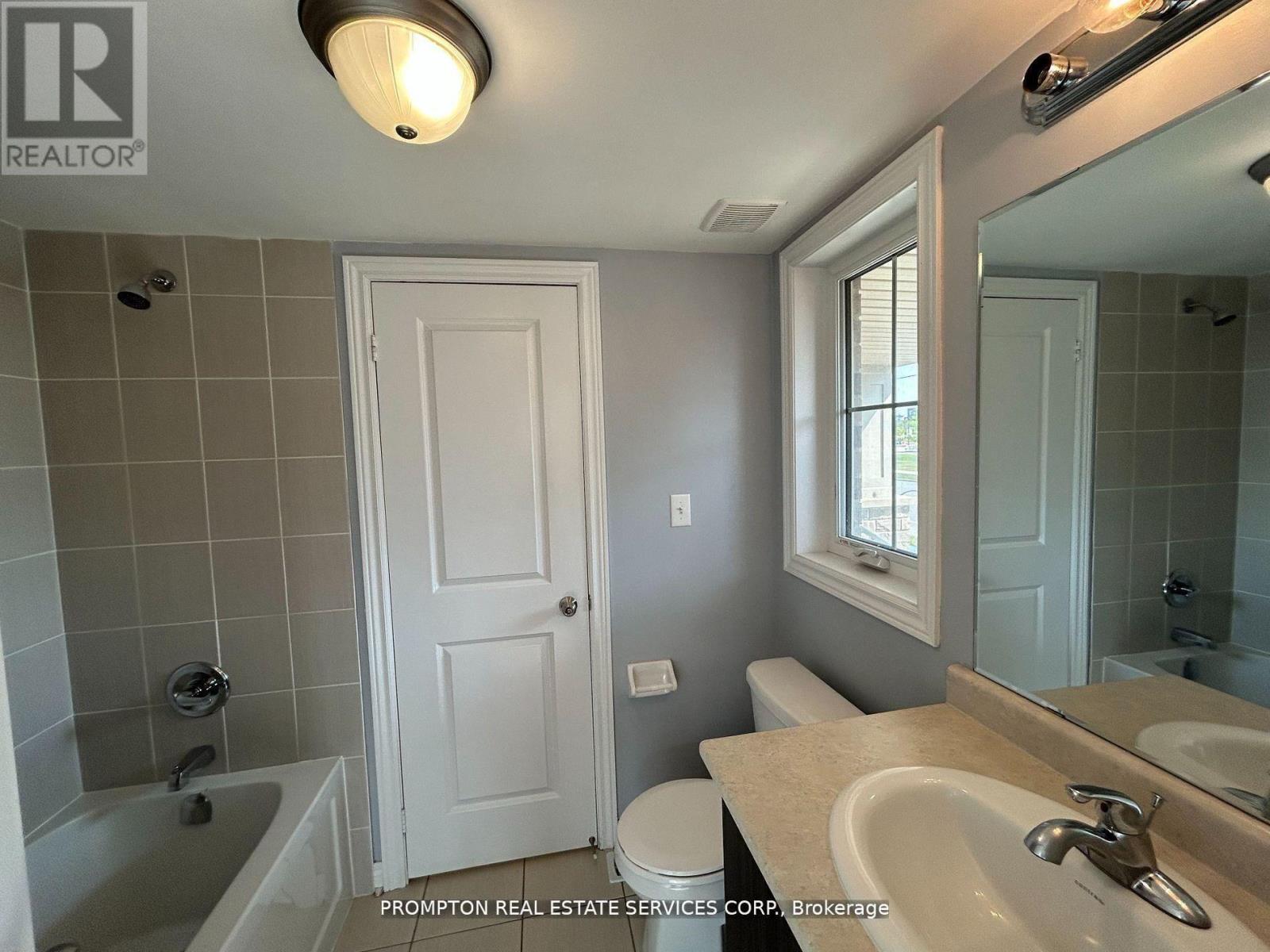 1 Fresnel Road, Brampton (Northwest Brampton), Ontario  L7A 4Z2 - Photo 6 - W13082168