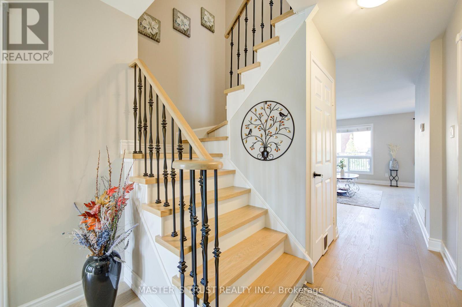 1017 Lucerne Crescent, Mississauga (Creditview), Ontario  L5C 3X6 - Photo 11 - W13082170