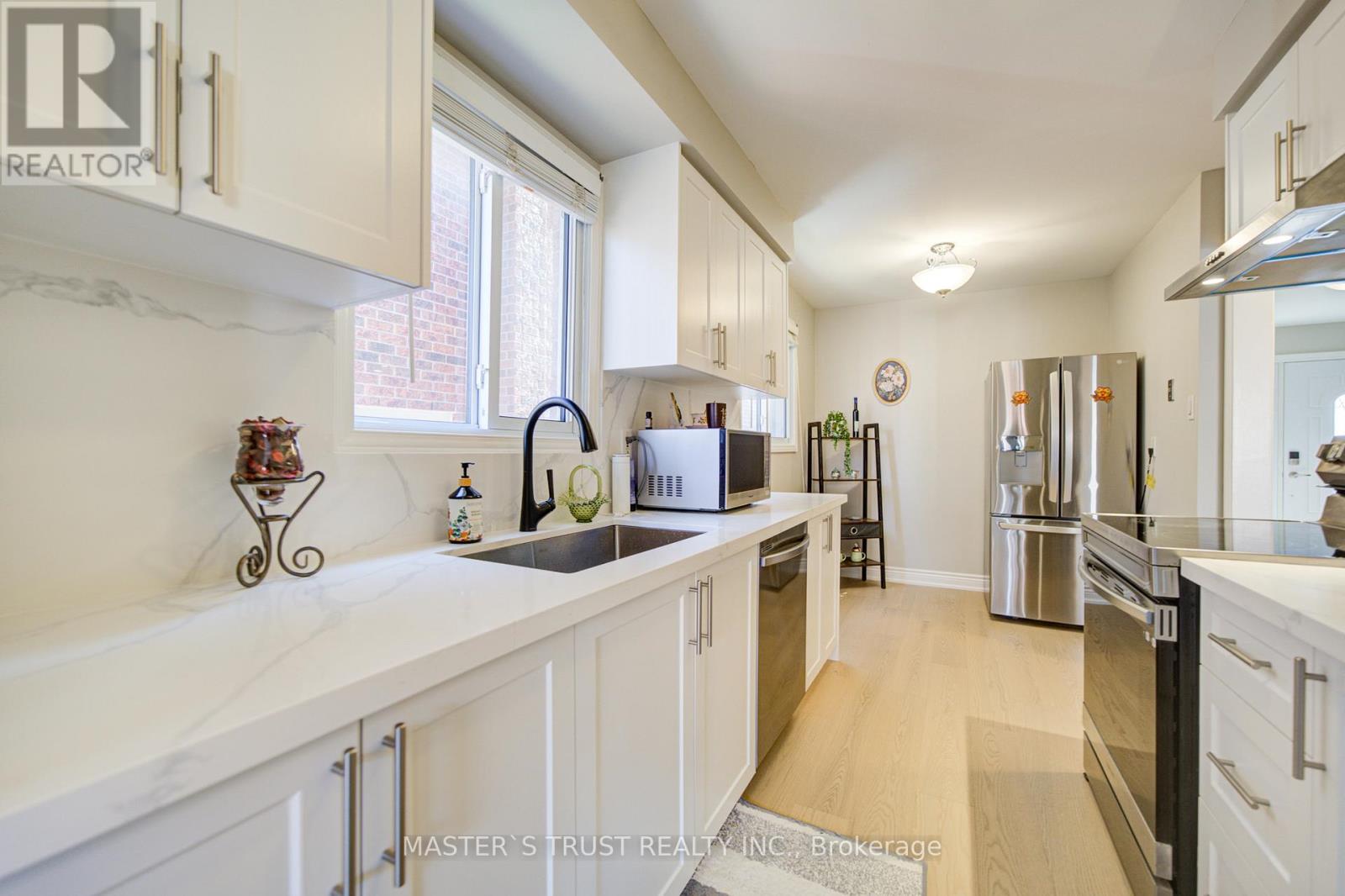 1017 Lucerne Crescent, Mississauga (Creditview), Ontario  L5C 3X6 - Photo 15 - W13082170