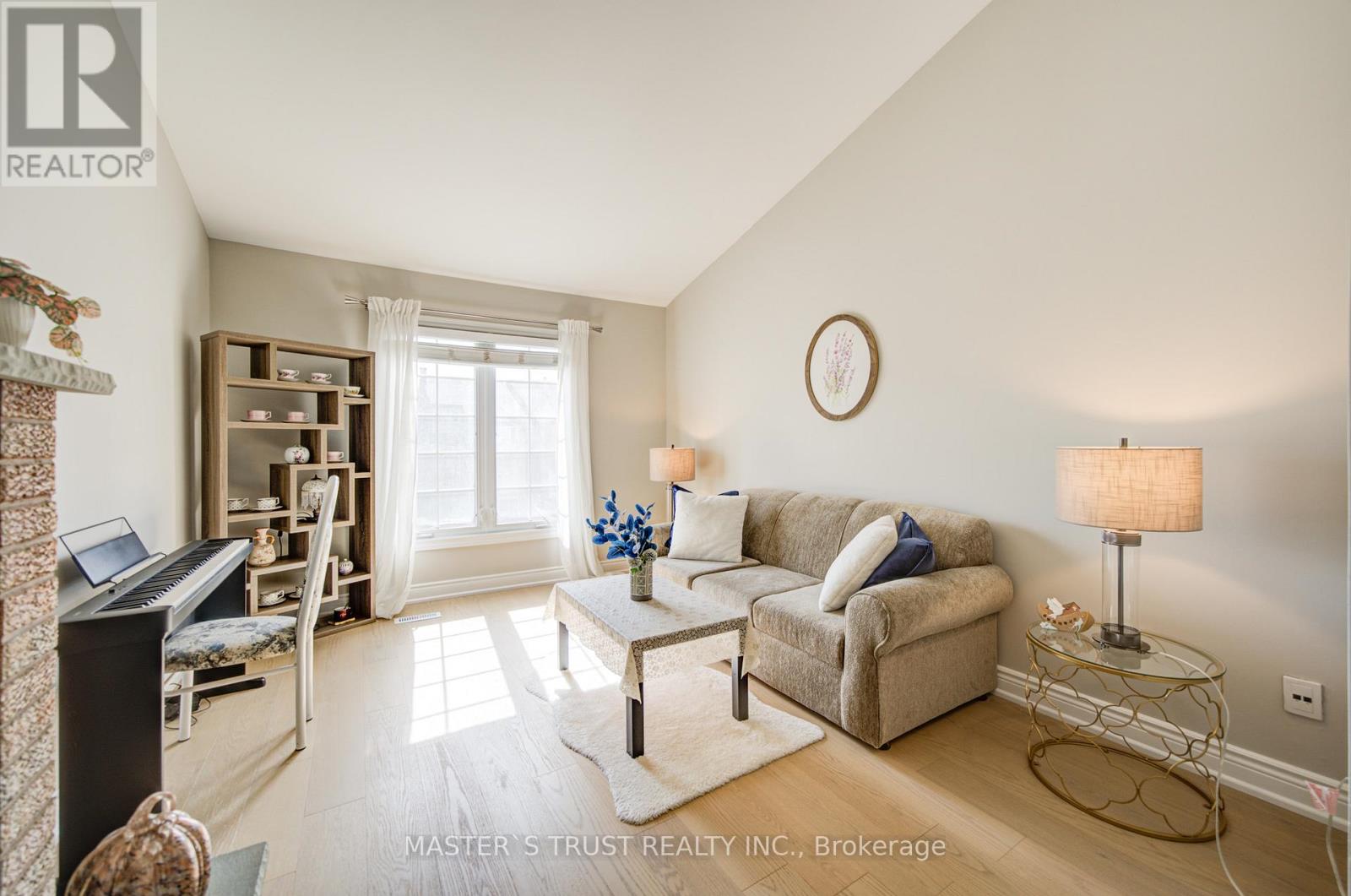1017 Lucerne Crescent, Mississauga (Creditview), Ontario  L5C 3X6 - Photo 6 - W13082170