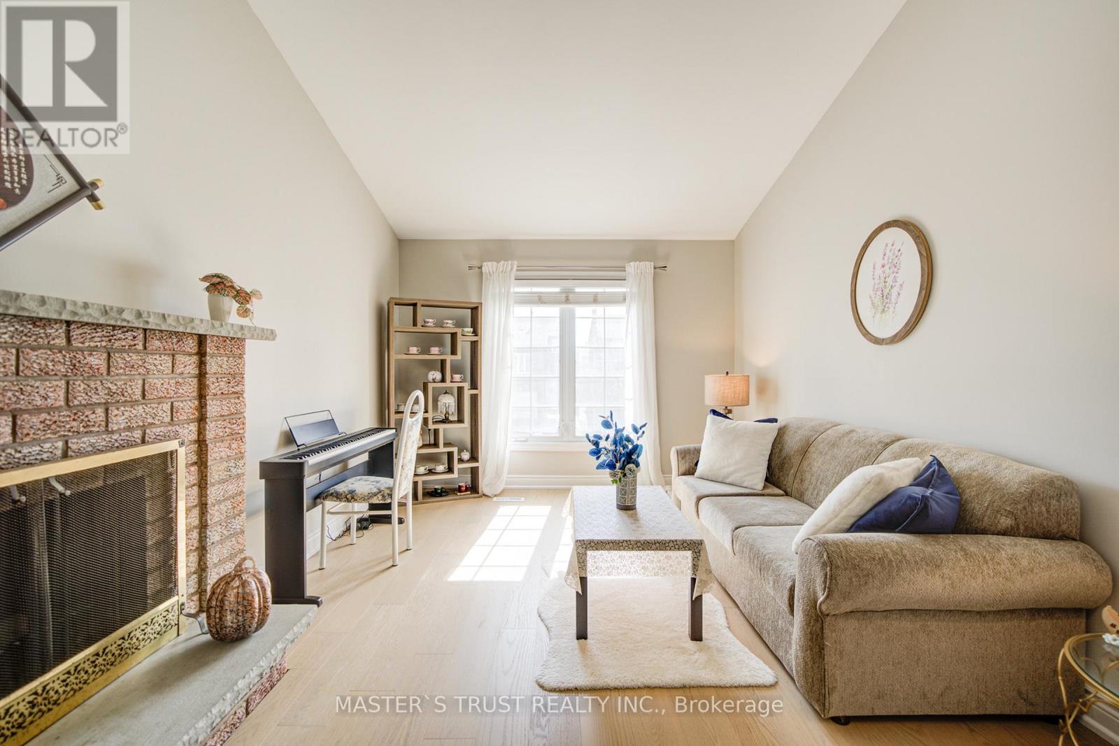 1017 Lucerne Crescent, Mississauga (Creditview), Ontario  L5C 3X6 - Photo 7 - W13082170