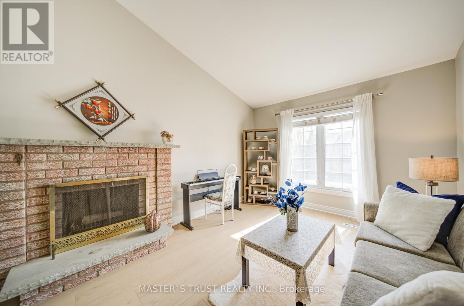 1017 Lucerne Crescent, Mississauga (Creditview), Ontario  L5C 3X6 - Photo 8 - W13082170