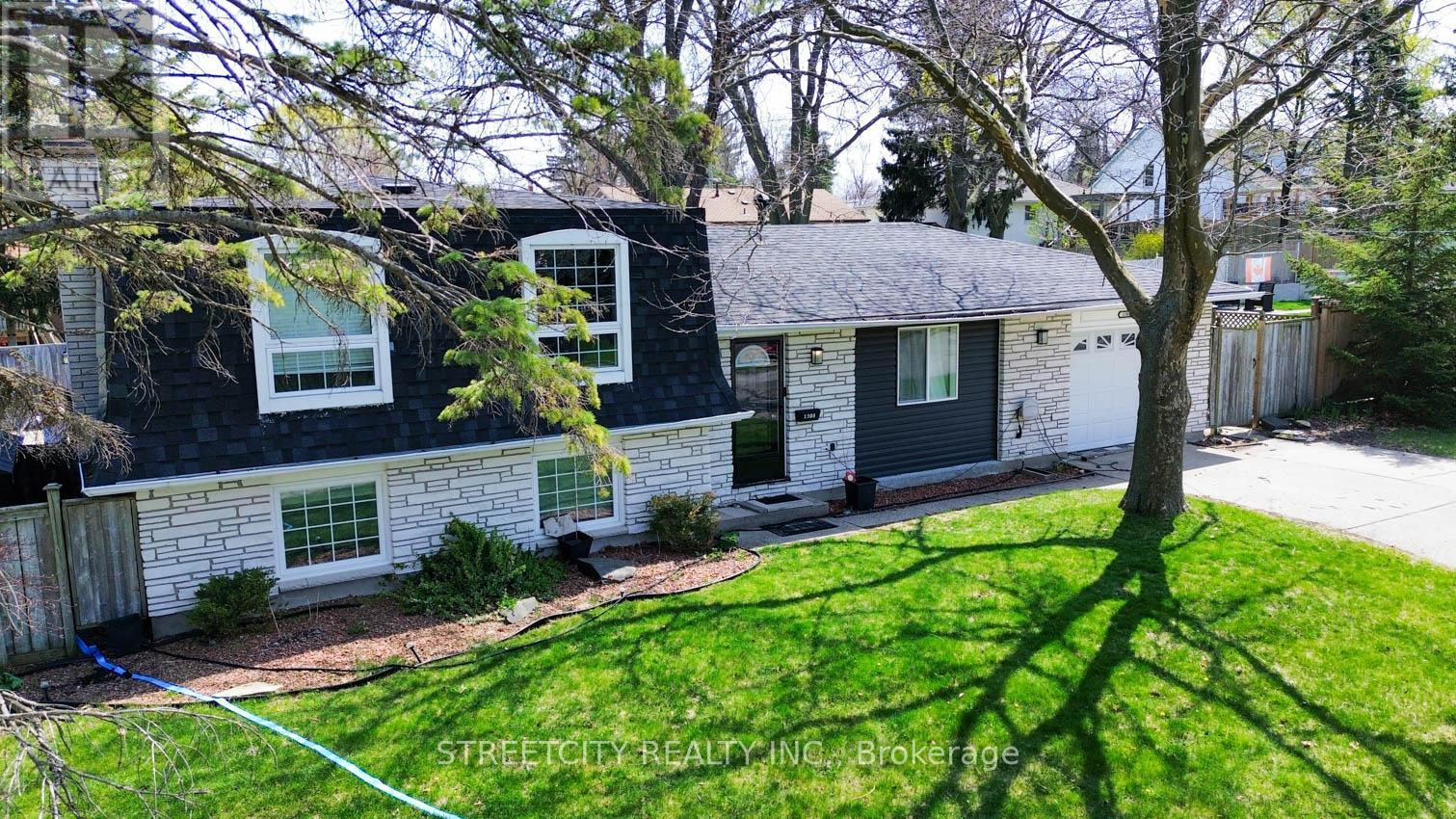 1508 LEN AVENUE, Sarnia, Ontario