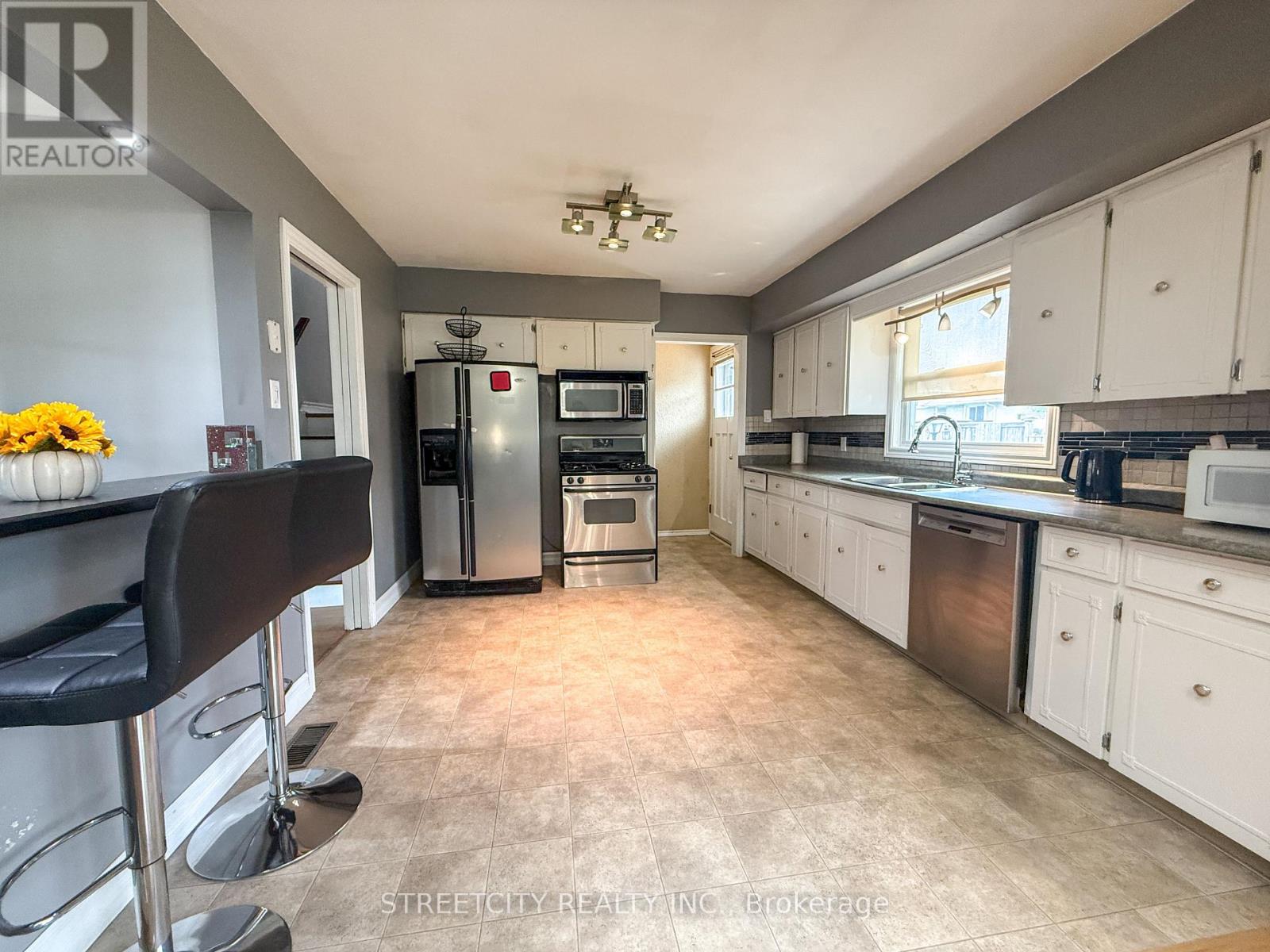 1508 Len Avenue, Sarnia, Ontario  N7S 3N1 - Photo 10 - X13082184