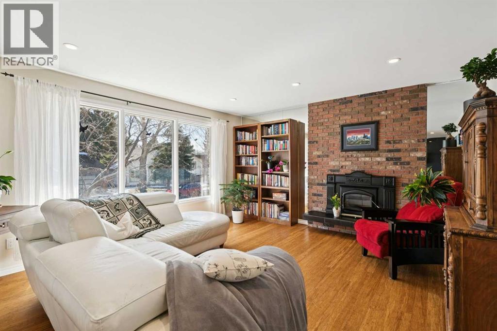 6608 Silverview Road NW, Calgary, Alberta  T3B 3L6 - Photo 4 - A2305940
