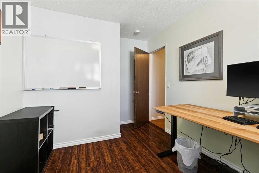 6608 Silverview Road NW, Calgary, Alberta  T3B 3L6 - Photo 18 - A2305940
