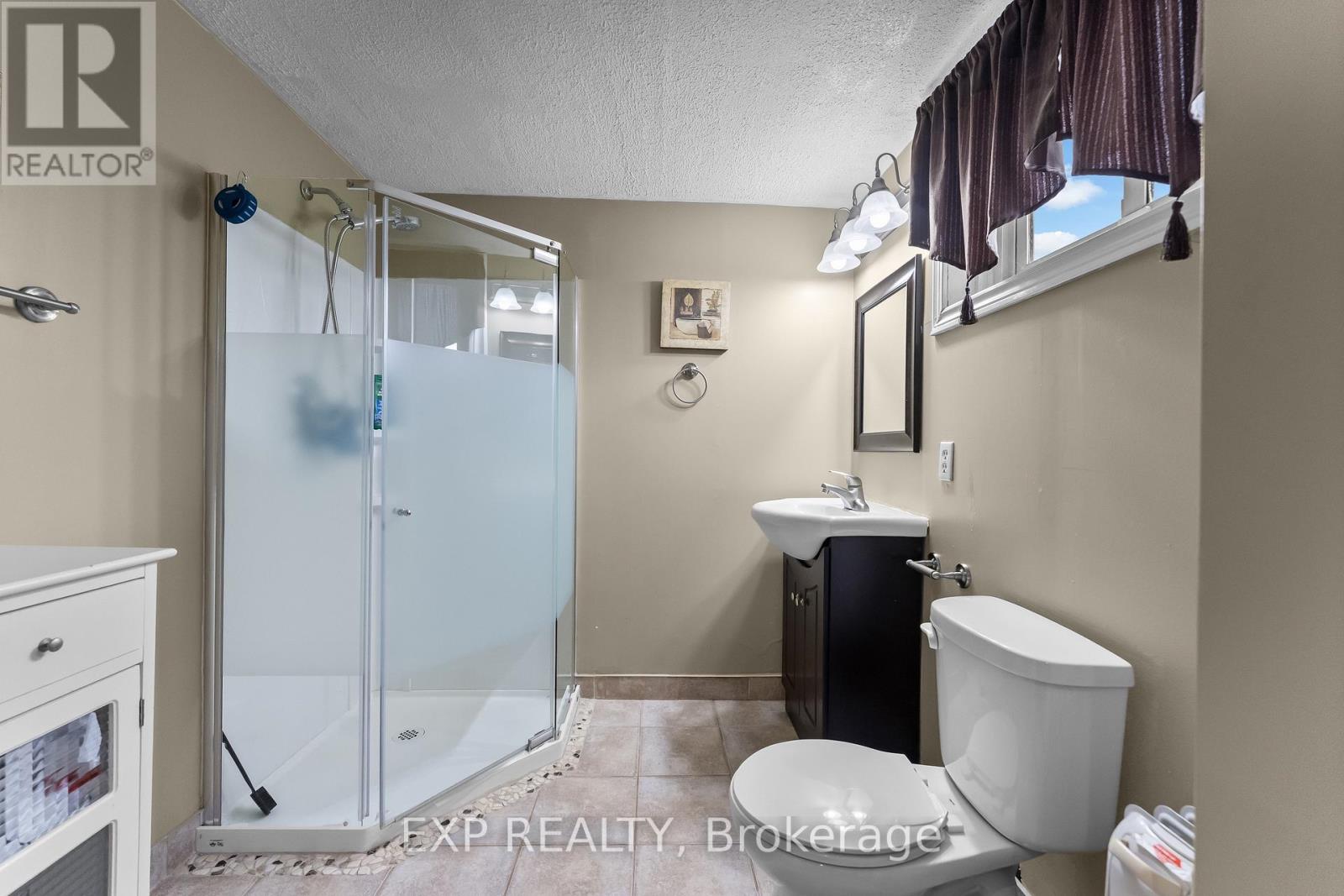 64 Carriage Road, St. Catharines (Secord Woods), Ontario  L2P 1T1 - Photo 49 - X13082194