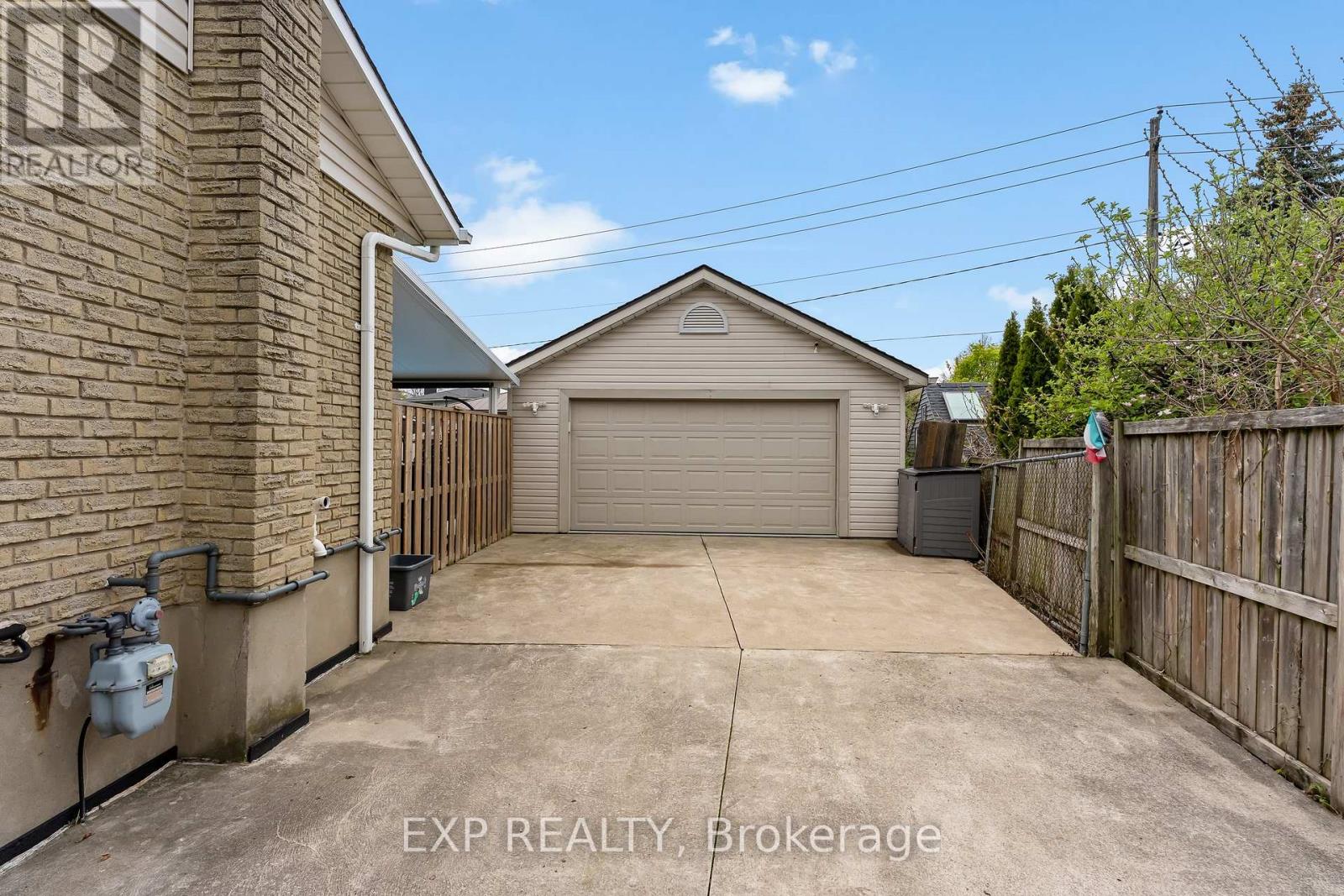 64 Carriage Road, St. Catharines (Secord Woods), Ontario  L2P 1T1 - Photo 8 - X13082194