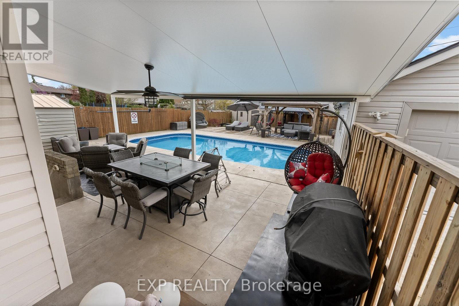 64 Carriage Road, St. Catharines (Secord Woods), Ontario  L2P 1T1 - Photo 9 - X13082194