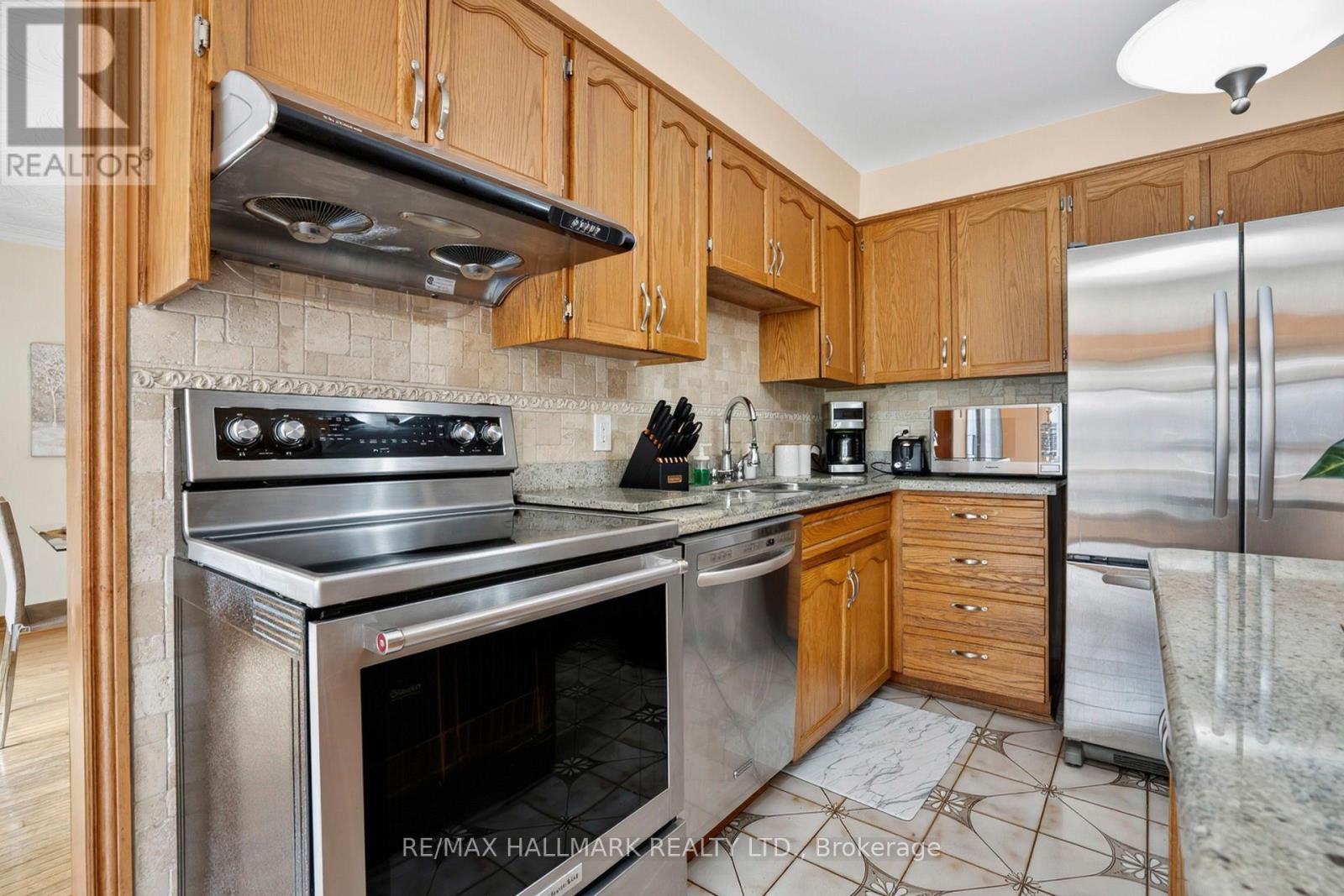 11 Greenvale Terrace, Toronto, Ontario  M1E 2B7 - Photo 11 - E13082232