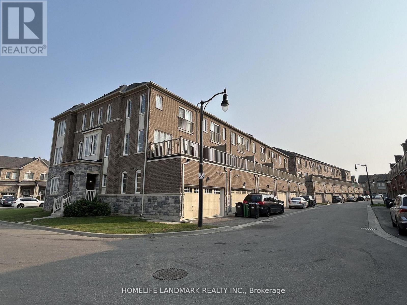 3 Temple Manor Road, Brampton, Ontario  L6Y 6C5 - Photo 4 - W13082188
