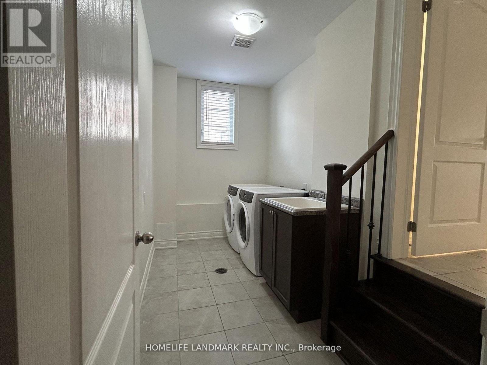3 Temple Manor Road, Brampton, Ontario  L6Y 6C5 - Photo 7 - W13082188