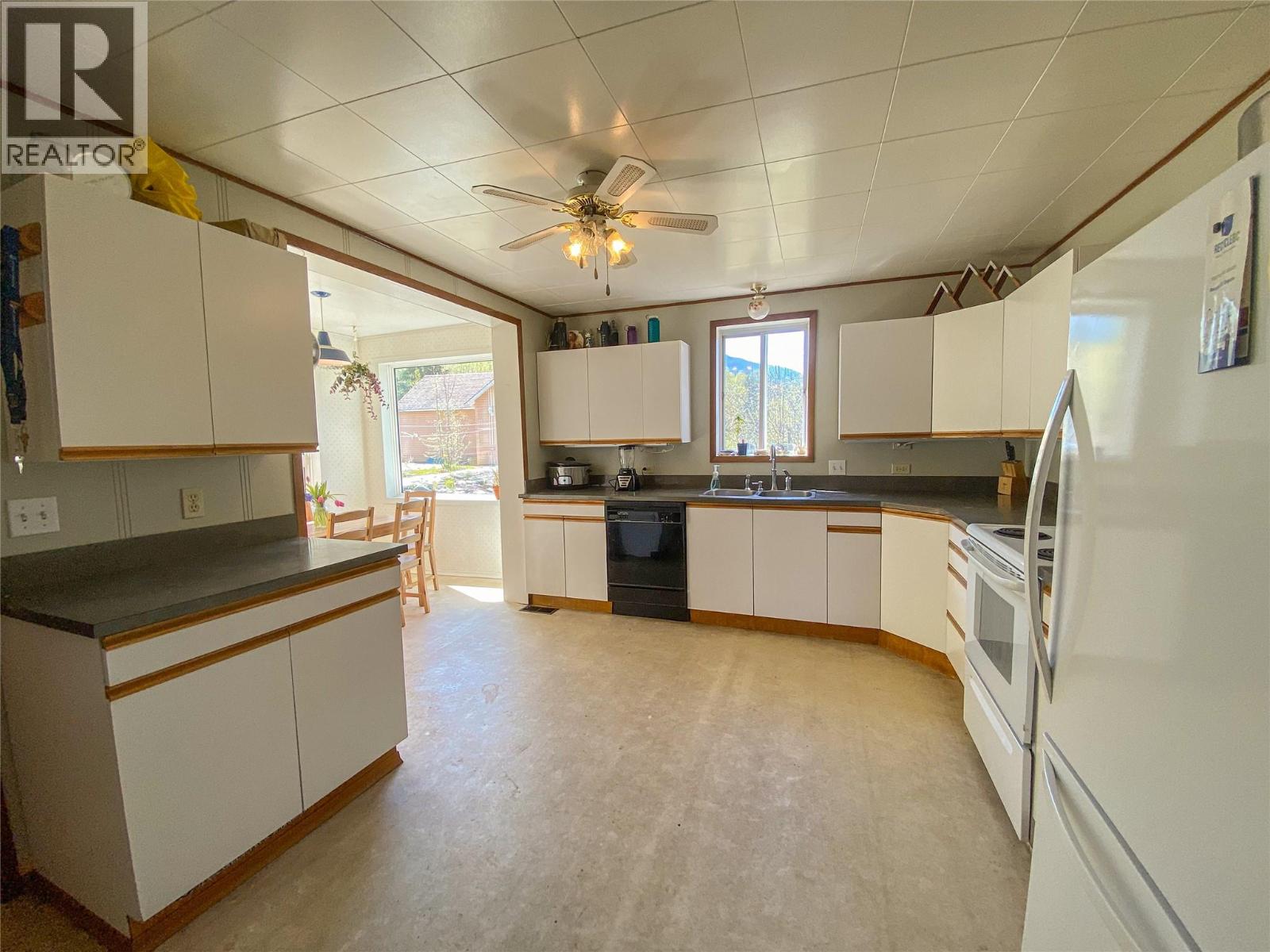 2158 Makonin Road, Glade, British Columbia  V1N 4R2 - Photo 4 - 10345121