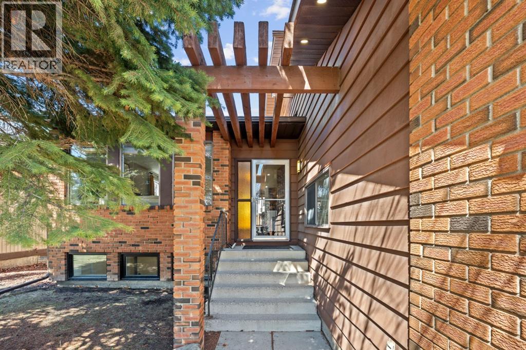 7 Edenwold Place NW, Calgary, Alberta  T3A 3T7 - Photo 2 - A2303744