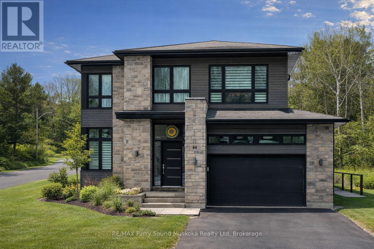 44 DENNIS DRIVE, Parry Sound, Ontario