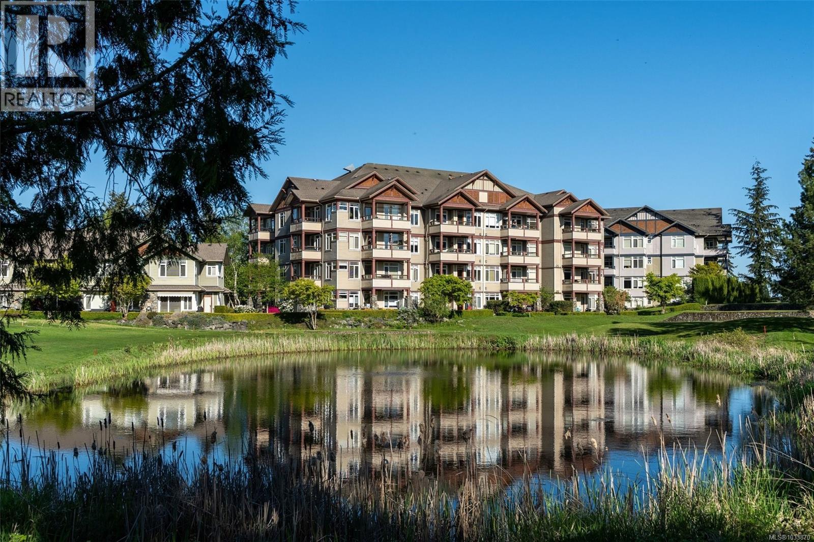 102E 1115 CRAIGFLOWER Rd, Esquimalt, British Columbia