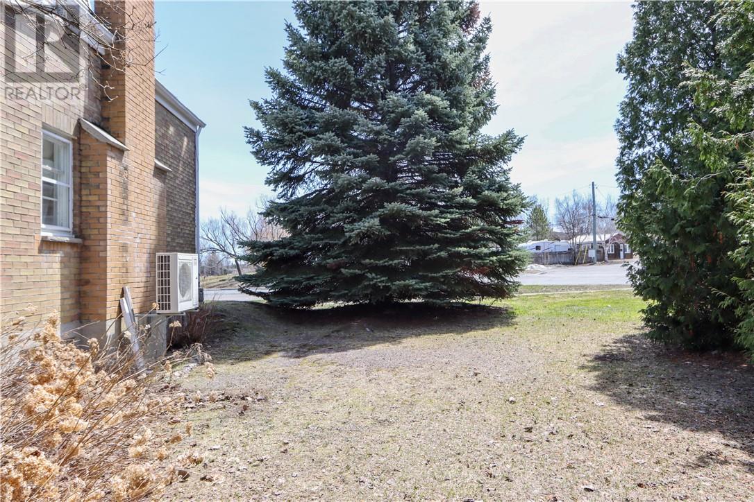 4 Diorite Street, Copper Cliff, Ontario  P0M 1N0 - Photo 55 - 2127468