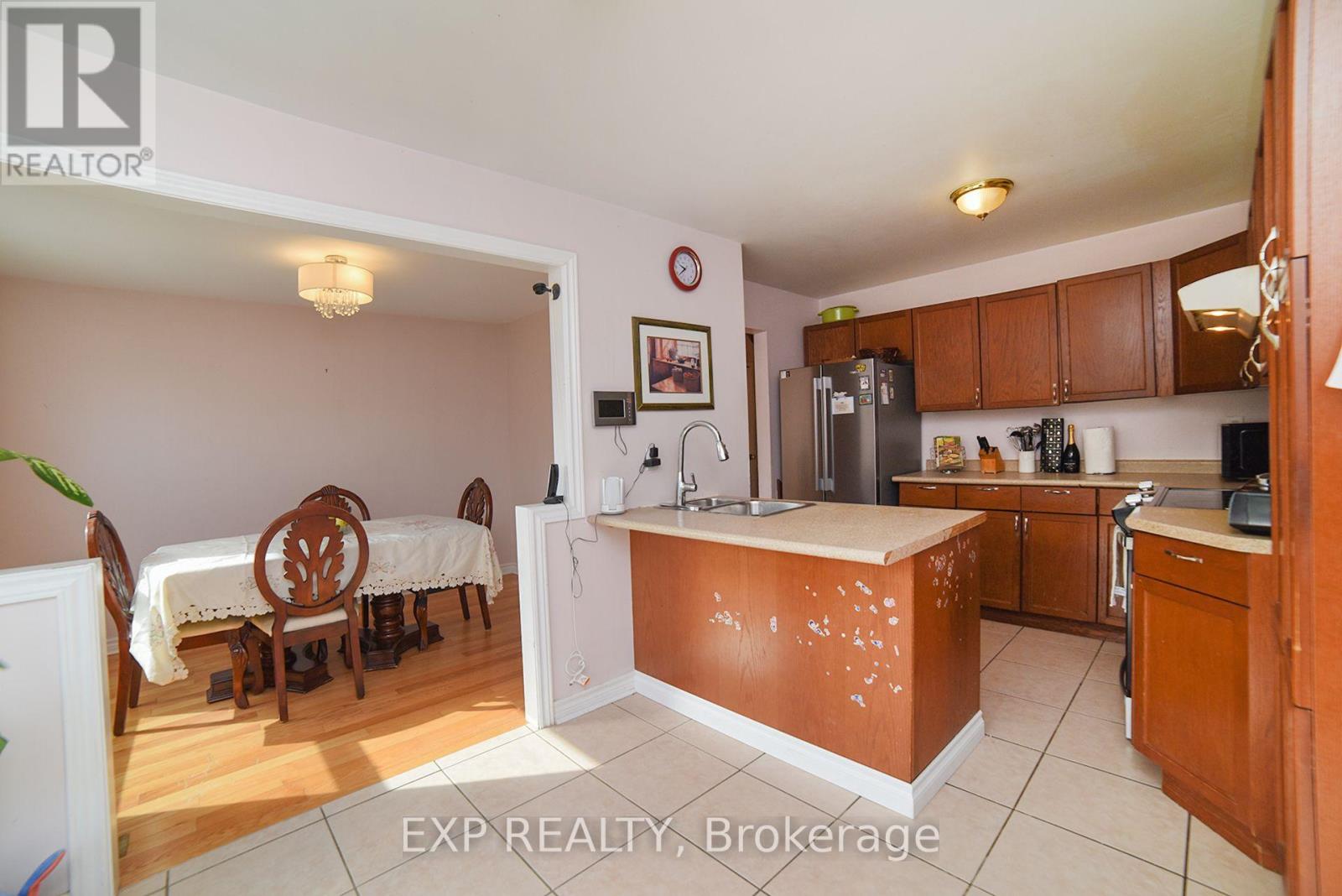 75 Dairis Crescent, Markham, Ontario  L3S 1T4 - Photo 11 - N13076308