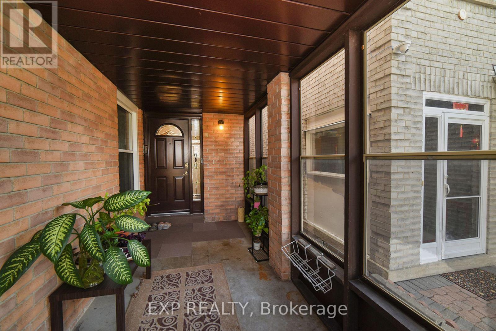 75 Dairis Crescent, Markham, Ontario  L3S 1T4 - Photo 3 - N13076308