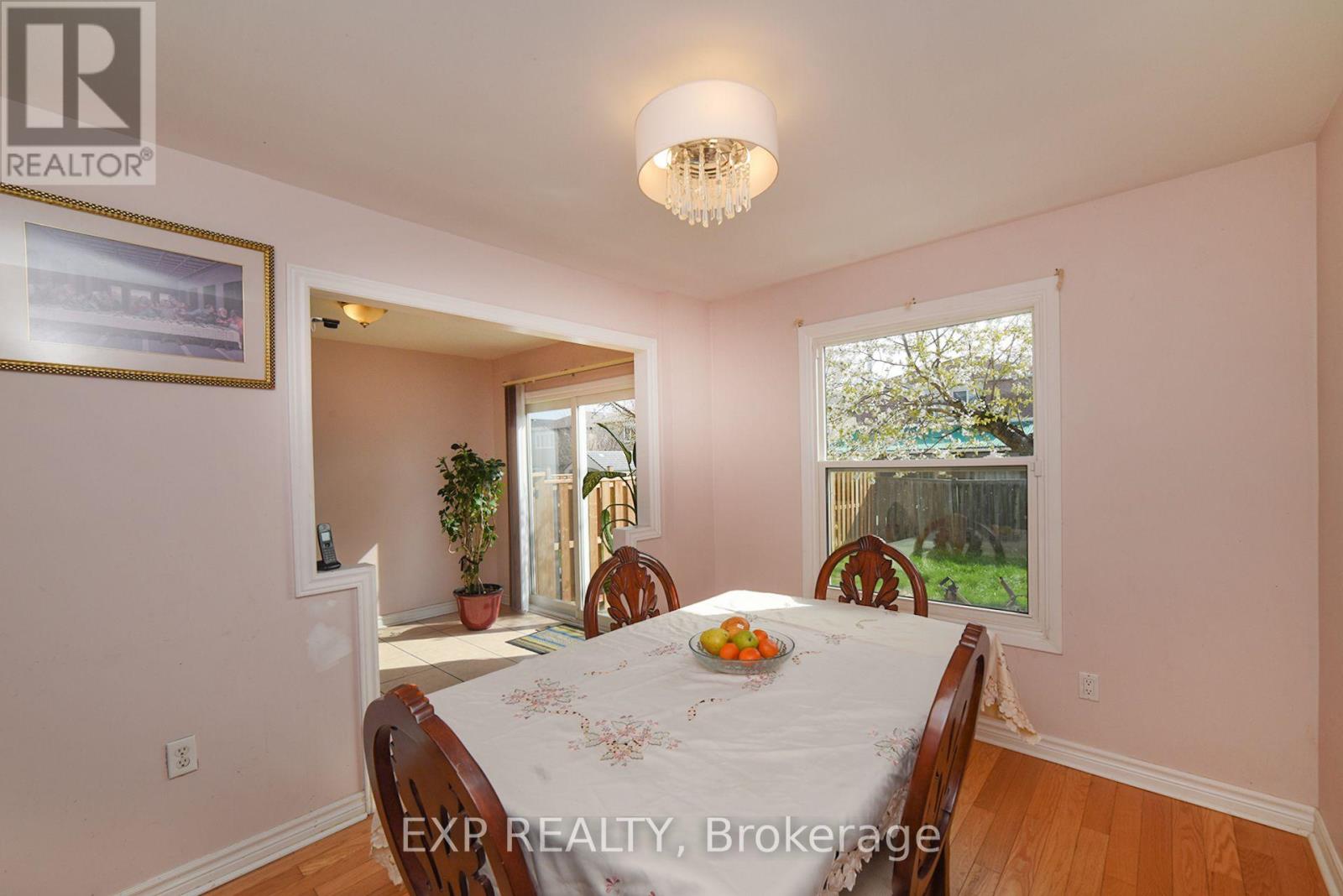 75 Dairis Crescent, Markham, Ontario  L3S 1T4 - Photo 9 - N13076308