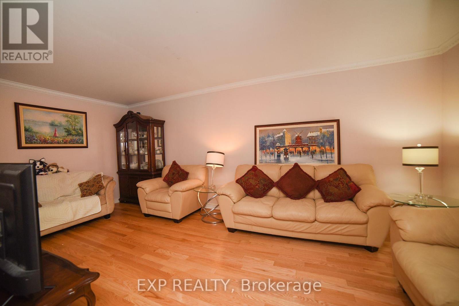 75 Dairis Crescent, Markham, Ontario  L3S 1T4 - Photo 7 - N13076308