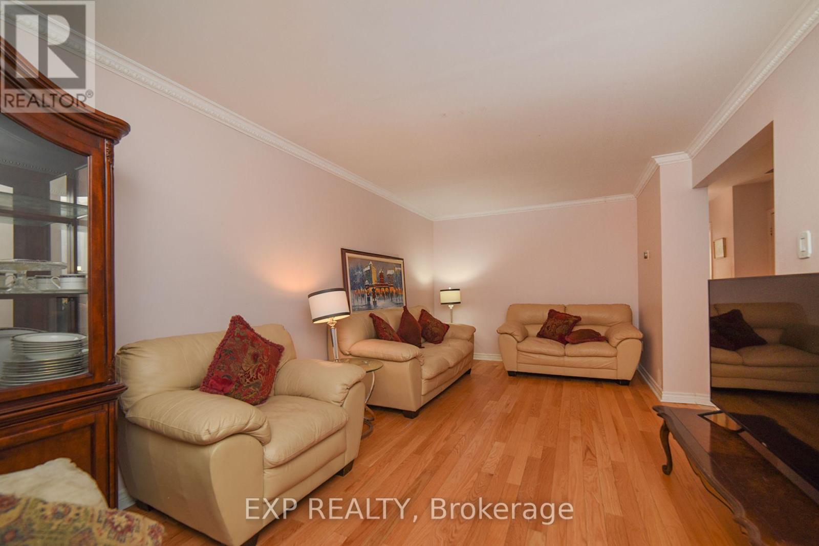 75 Dairis Crescent, Markham, Ontario  L3S 1T4 - Photo 8 - N13076308