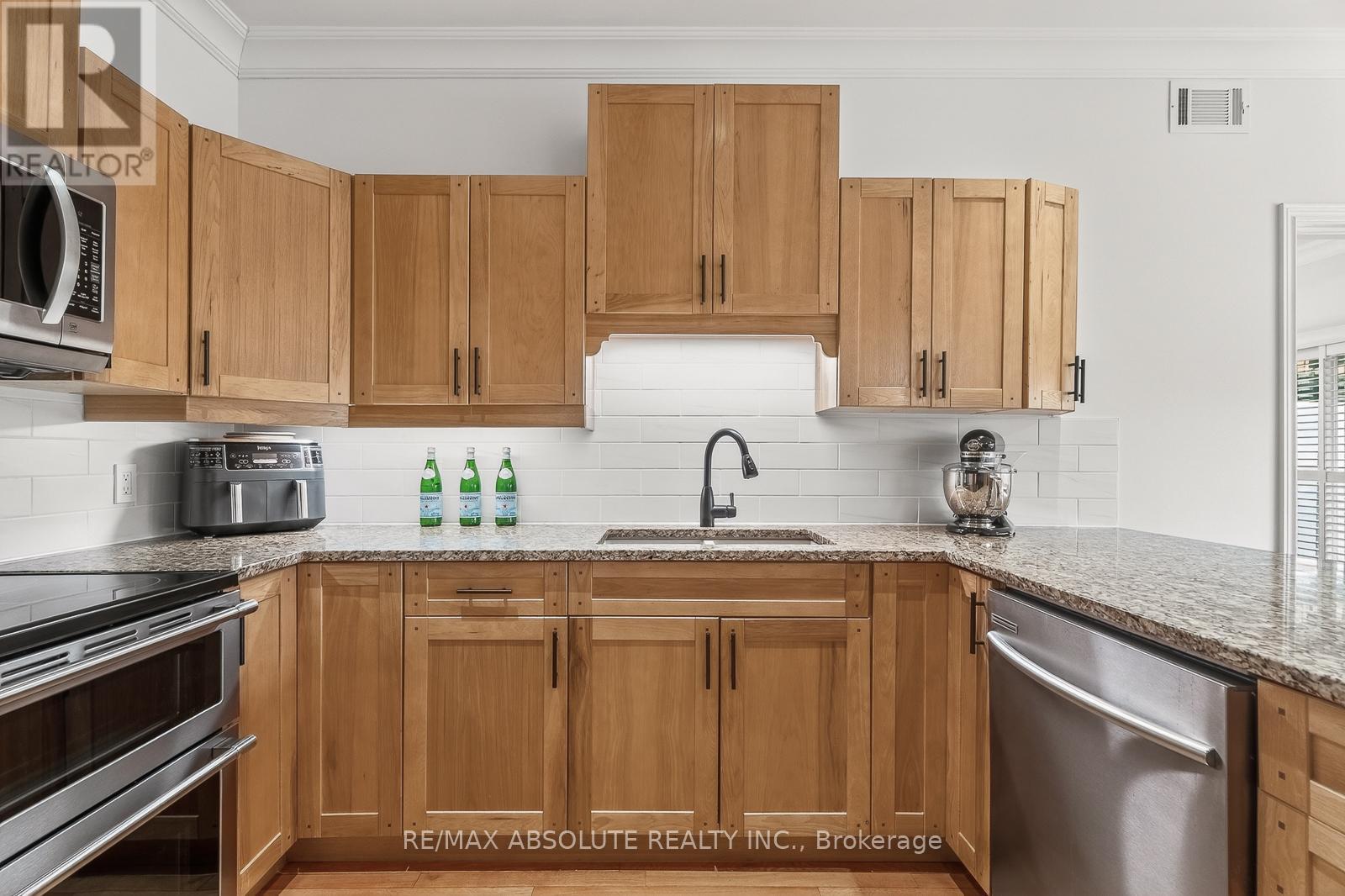 1801 Rocklane Drive, Ottawa, Ontario  K2W 1B5 - Photo 13 - X13065390