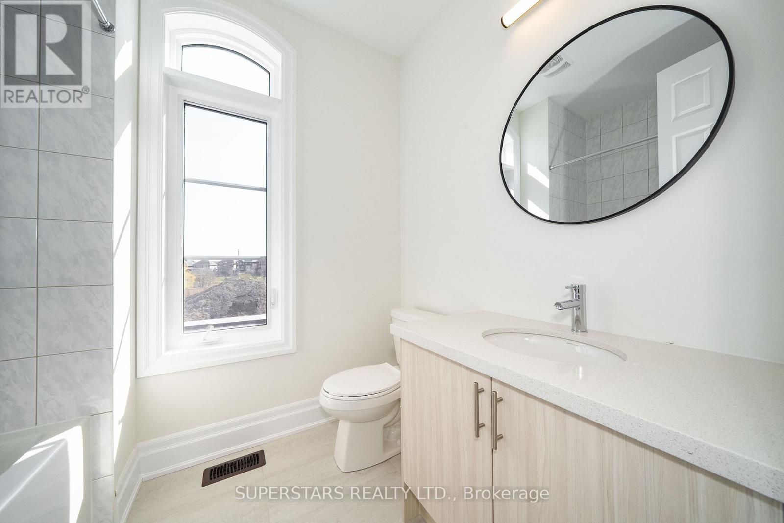 215 Archerhill Circle, Aurora, Ontario  L4G 4E2 - Photo 24 - N13082140