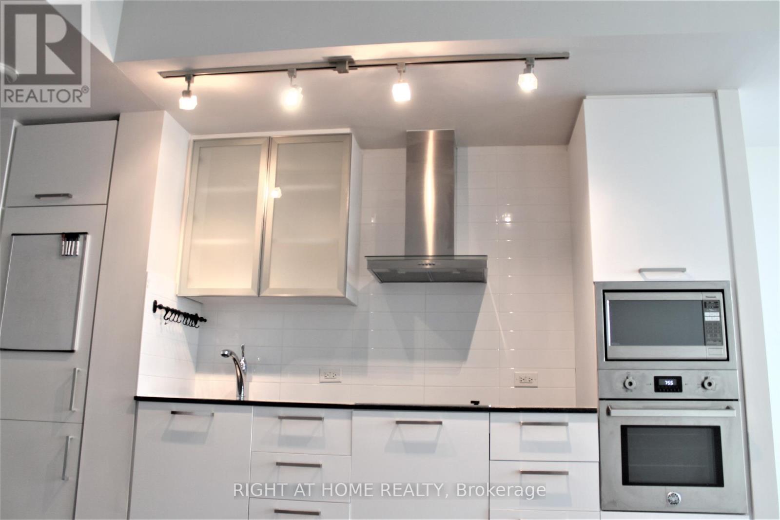 5510 - 12 York Street, Toronto, Ontario  M5J 2Z2 - Photo 12 - C13082248