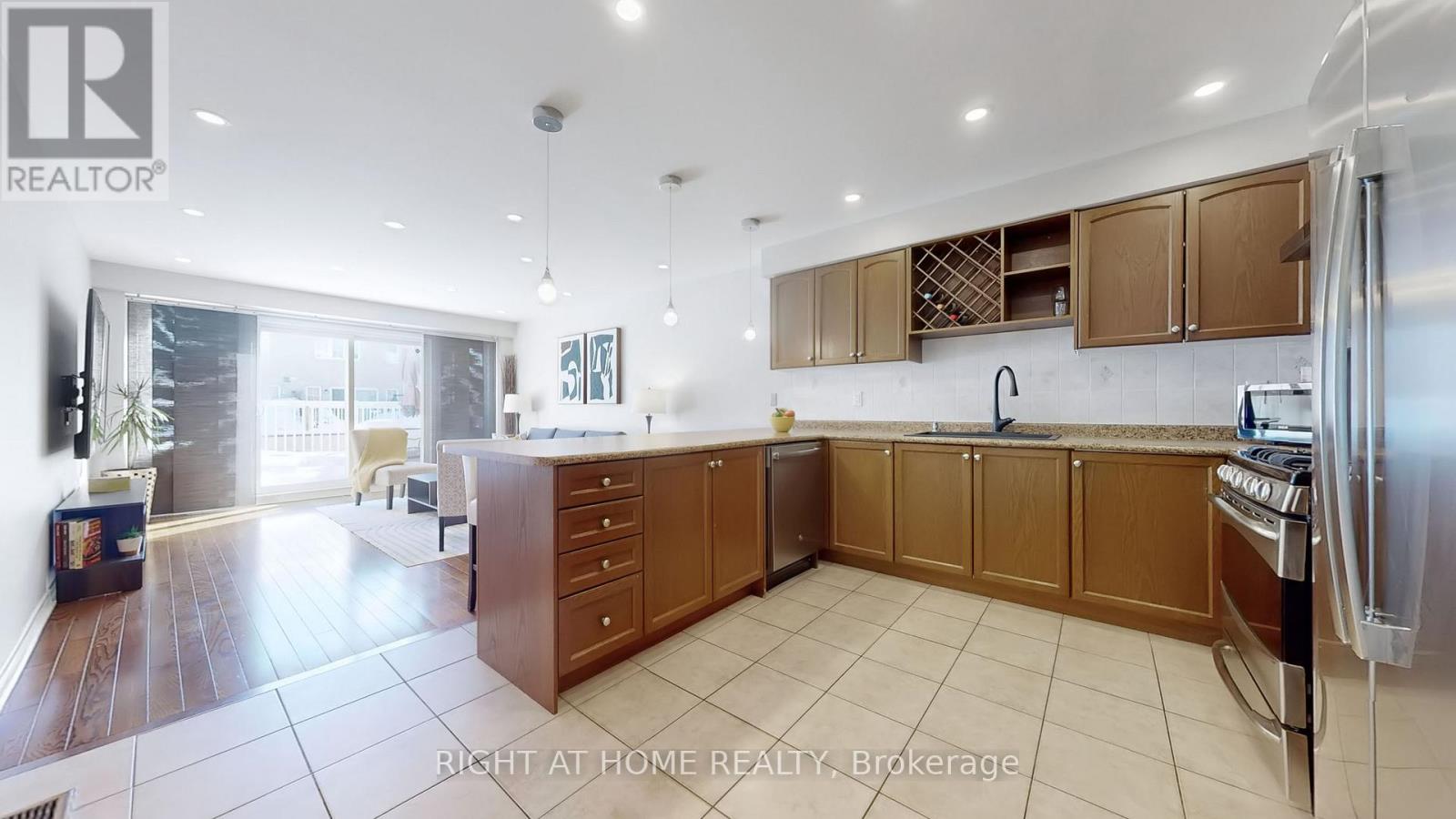 49 Wilkes Crescent, Toronto, Ontario  M1L 0B4 - Photo 6 - E13082366