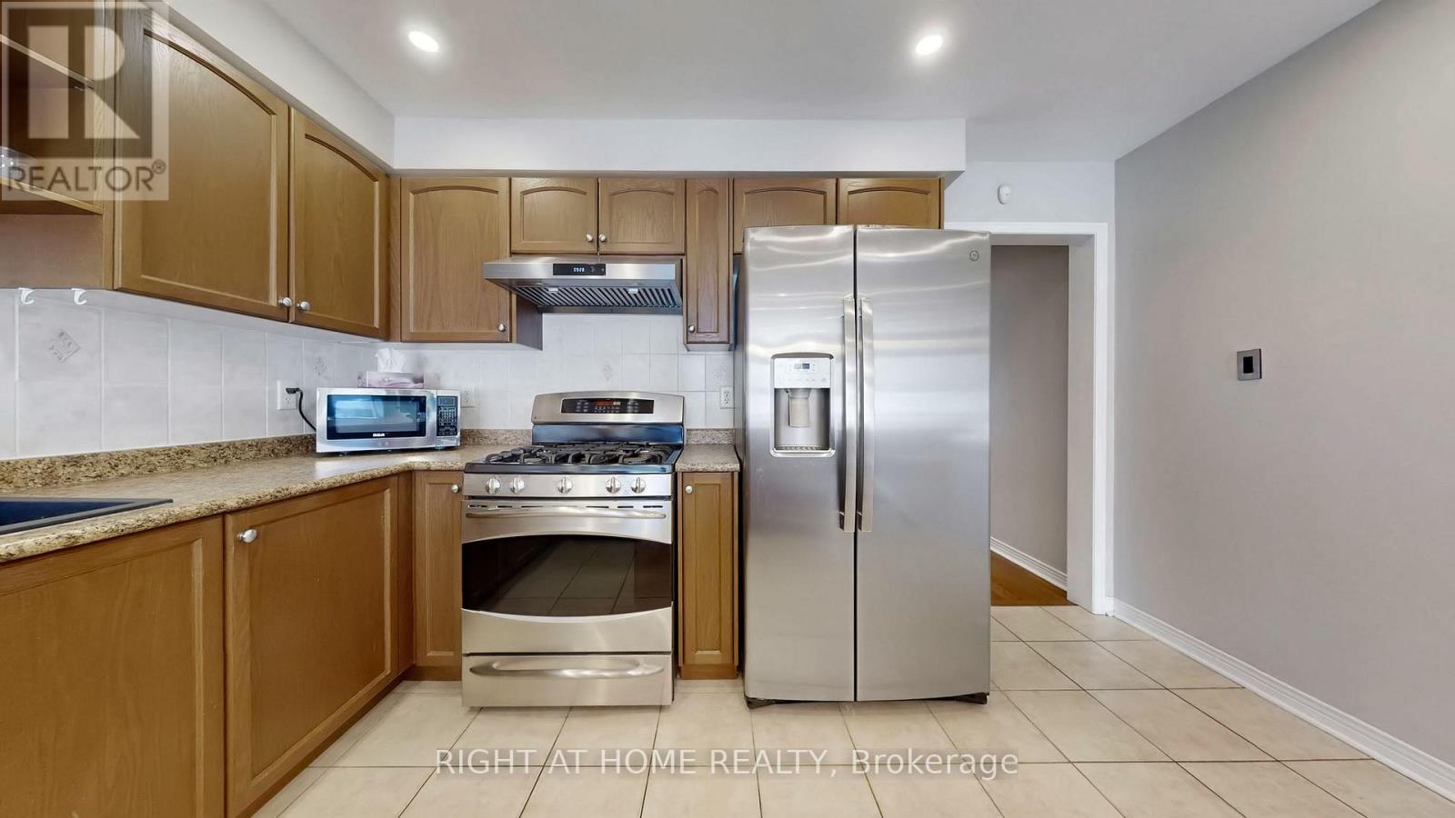 49 Wilkes Crescent, Toronto, Ontario  M1L 0B4 - Photo 7 - E13082366