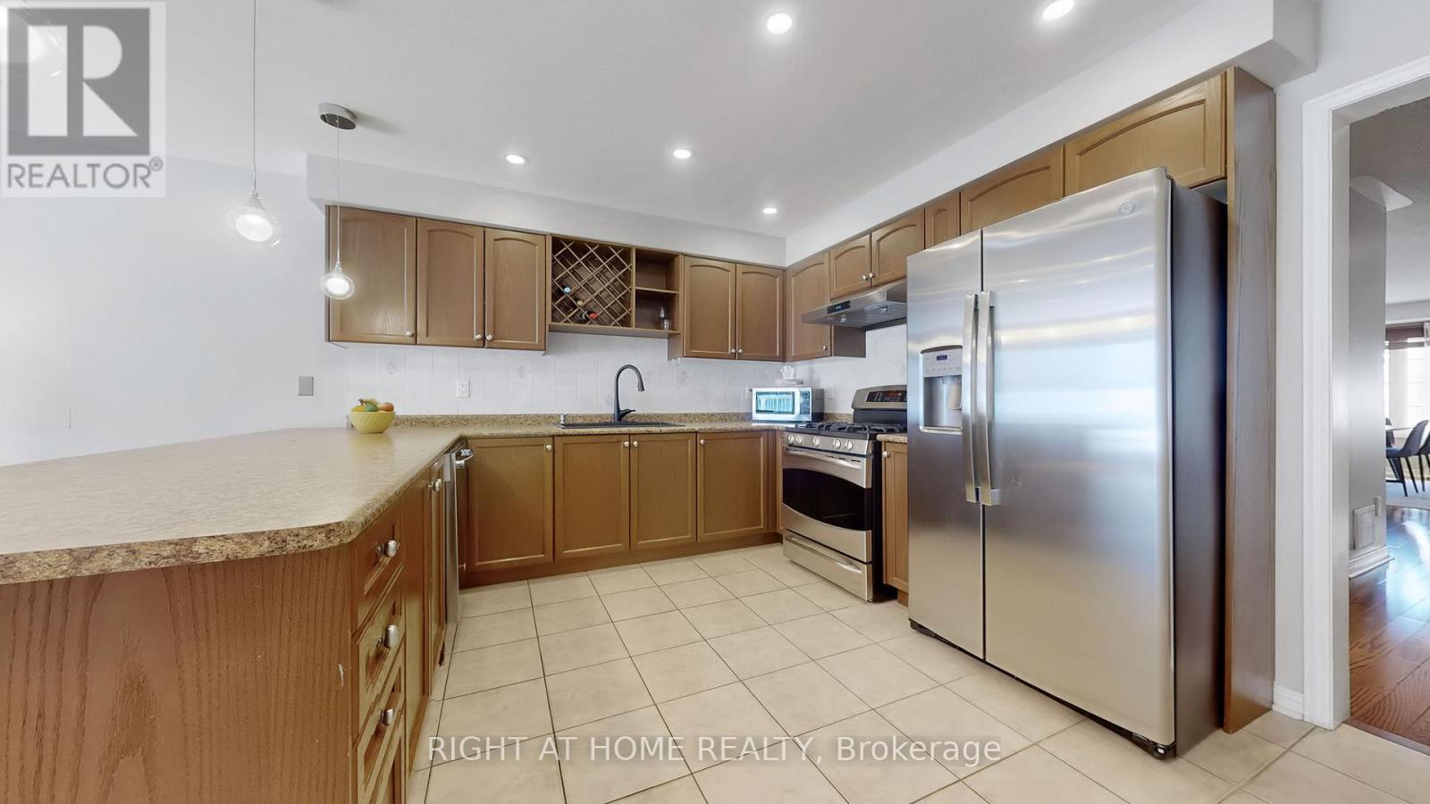 49 Wilkes Crescent, Toronto, Ontario  M1L 0B4 - Photo 9 - E13082366