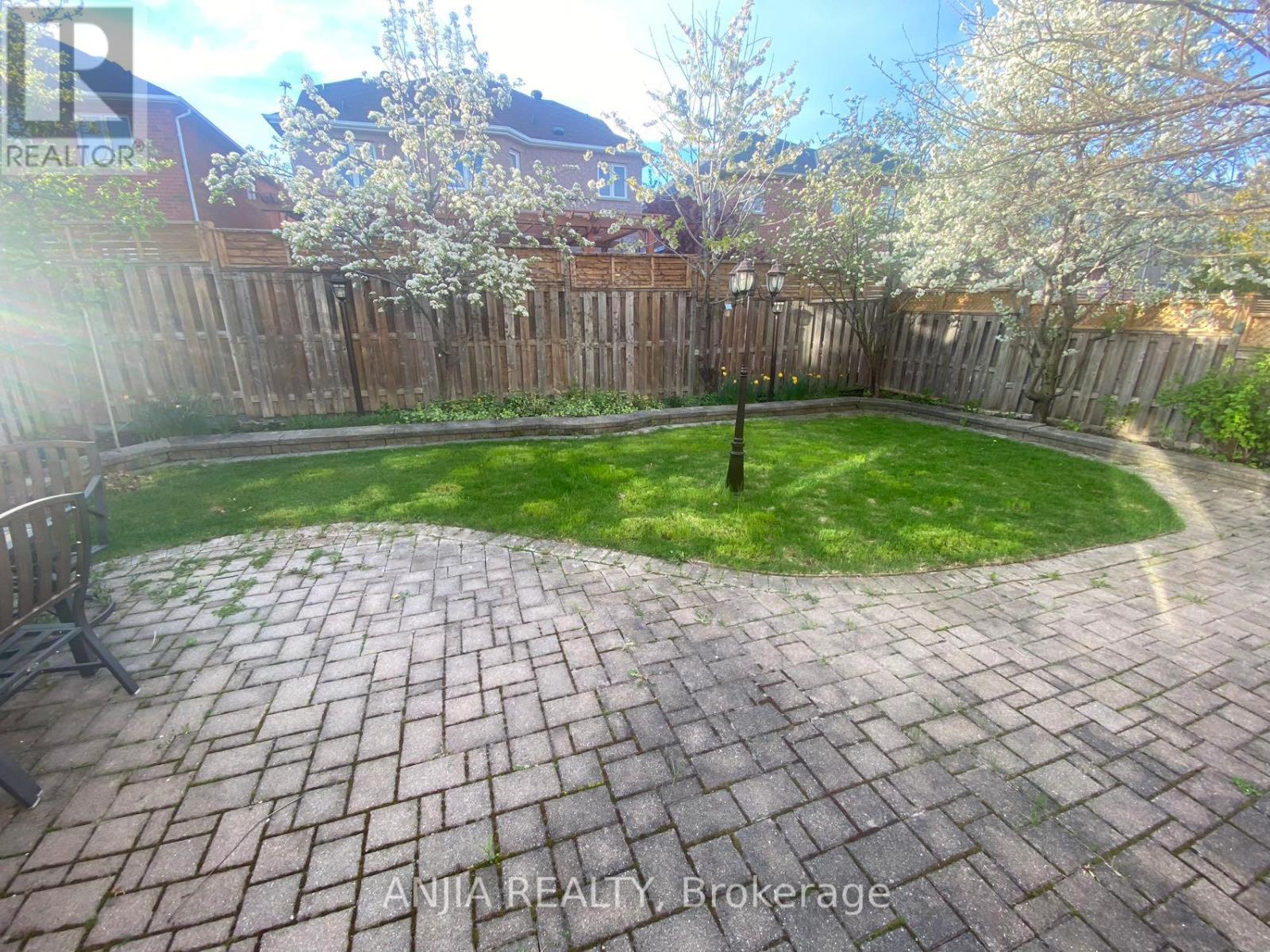Bedroom - 73 Gracedale Drive, Richmond Hill, Ontario  L4C 0S8 - Photo 10 - N13082396