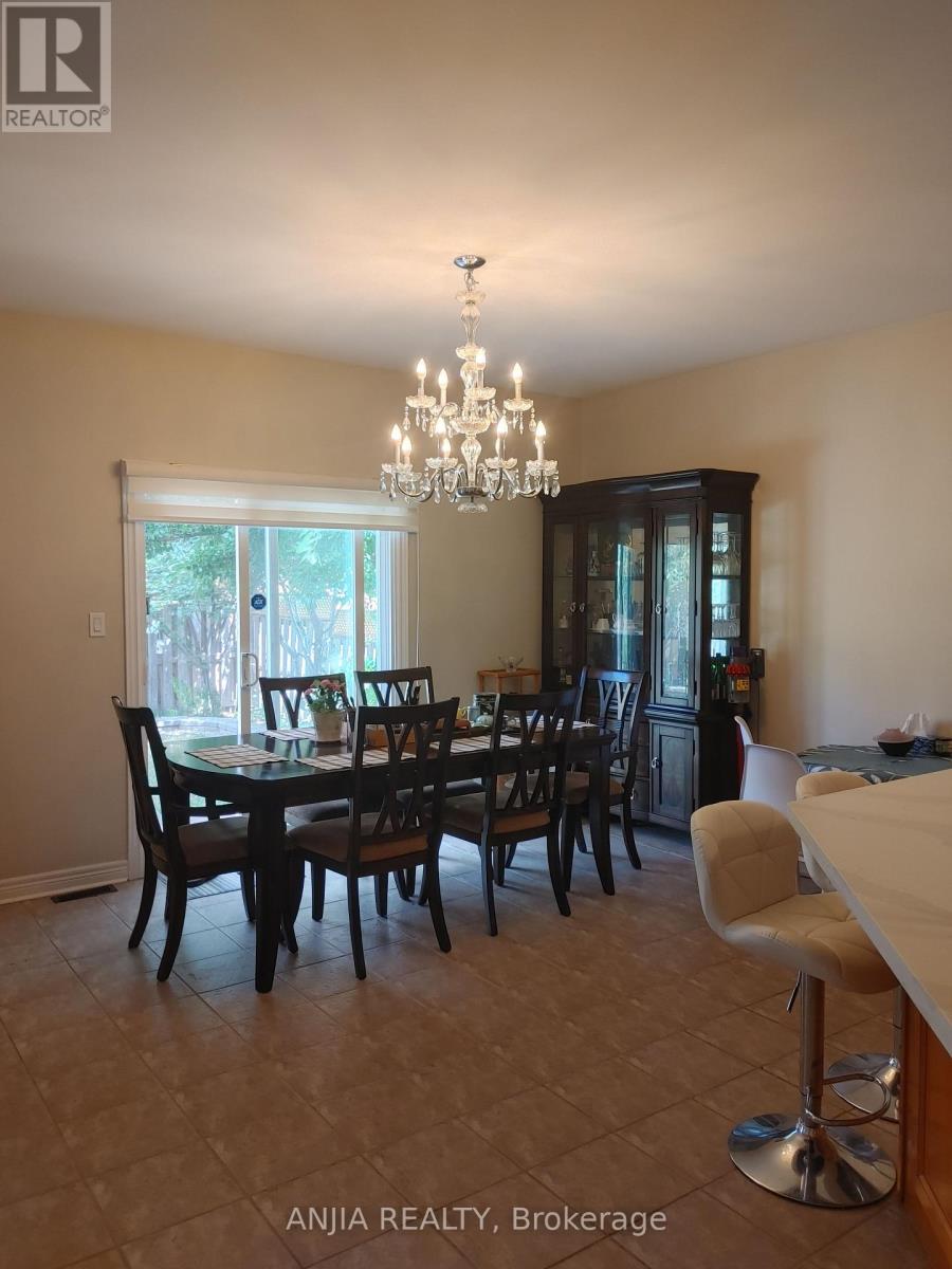 Bedroom - 73 Gracedale Drive, Richmond Hill, Ontario  L4C 0S8 - Photo 2 - N13082396