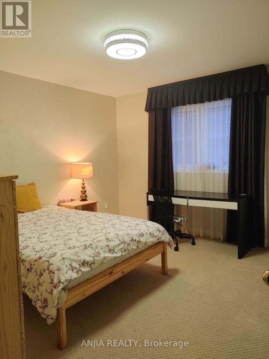 Bedroom - 73 Gracedale Drive, Richmond Hill, Ontario  L4C 0S8 - Photo 6 - N13082396