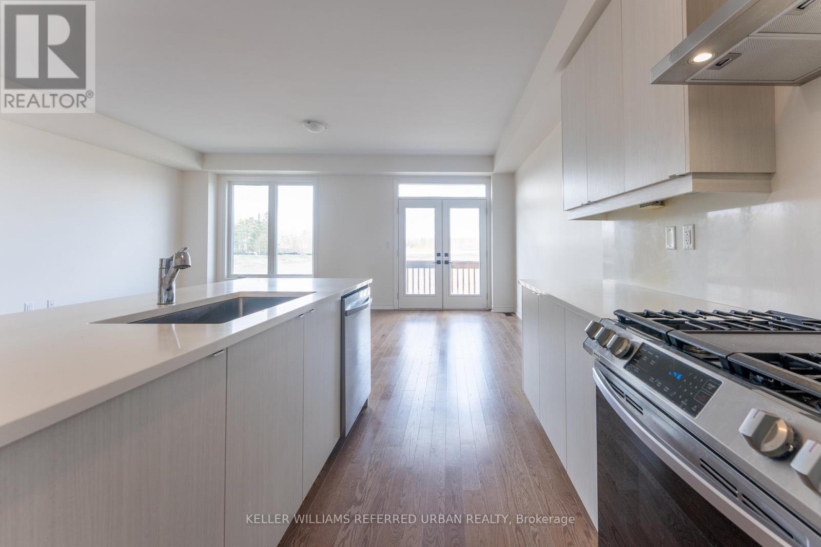 23 Greer Street, Barrie, Ontario  L9J 0R4 - Photo 6 - S13082272