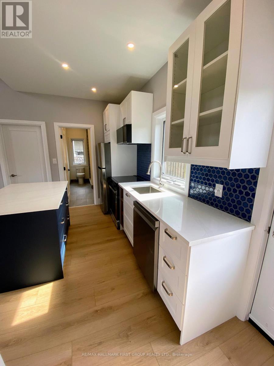 88 Codrington Street, Barrie, Ontario  L4M 1R5 - Photo 2 - S13082350