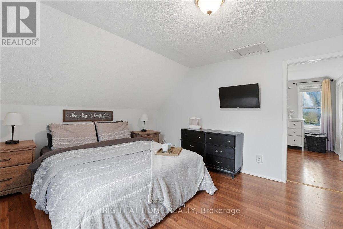 1 Leonard Avenue, Penetanguishene, Ontario  L9M 1C8 - Photo 10 - S13082386