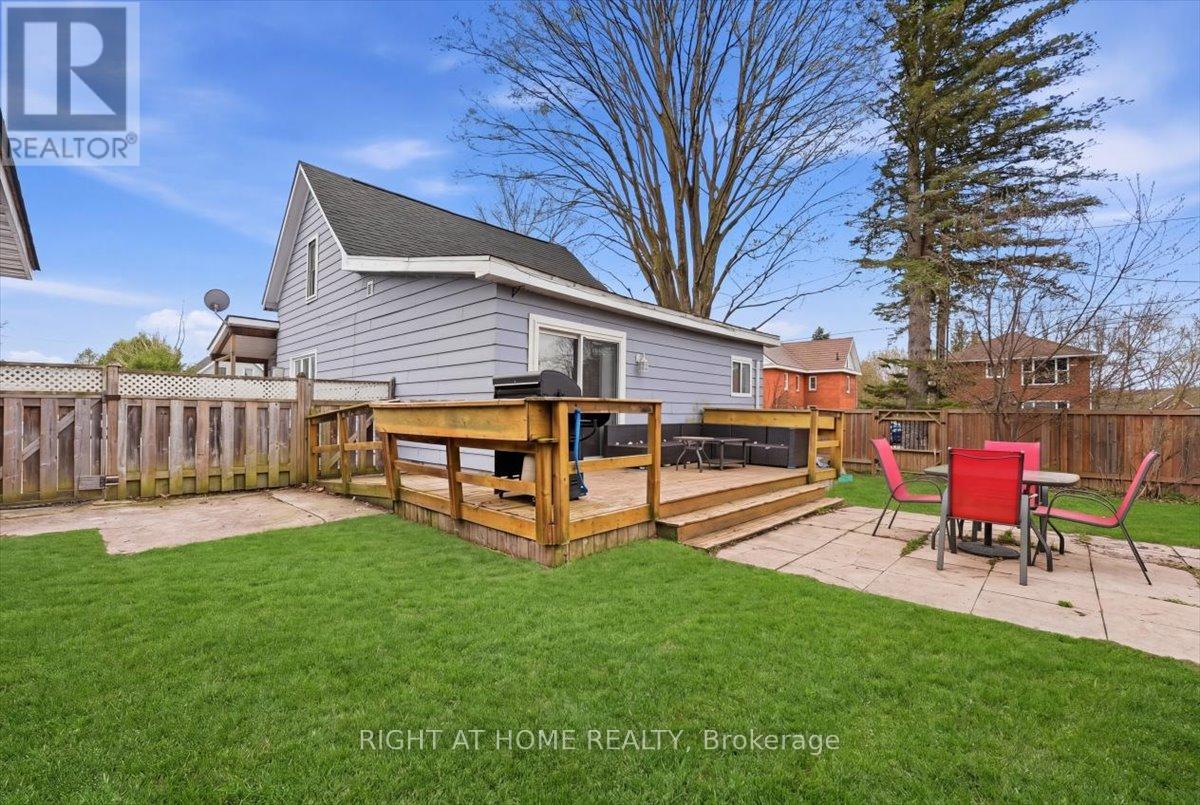1 Leonard Avenue, Penetanguishene, Ontario  L9M 1C8 - Photo 20 - S13082386