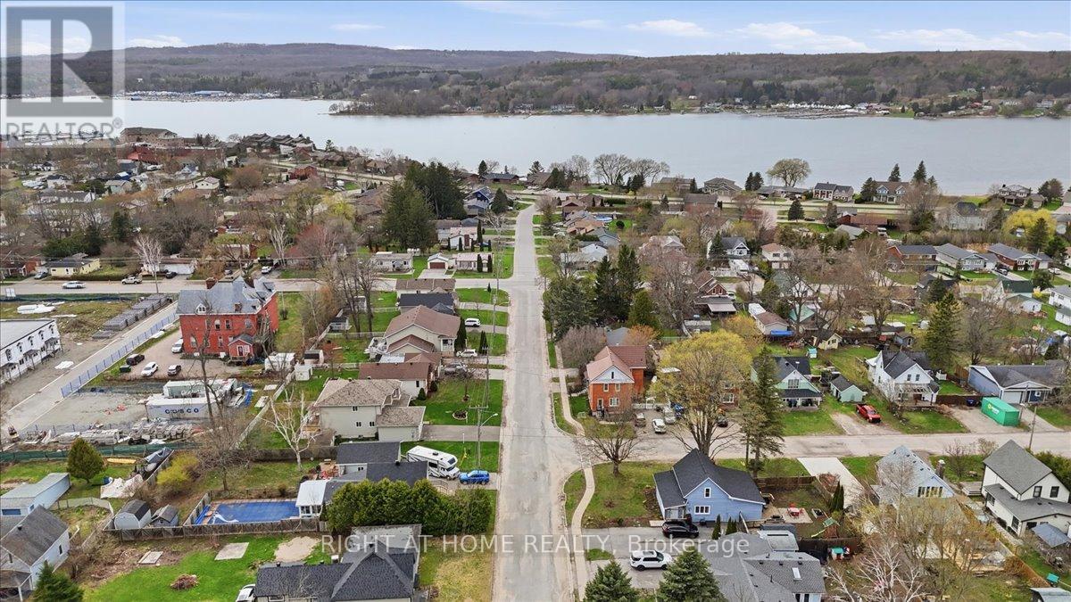 1 Leonard Avenue, Penetanguishene, Ontario  L9M 1C8 - Photo 23 - S13082386