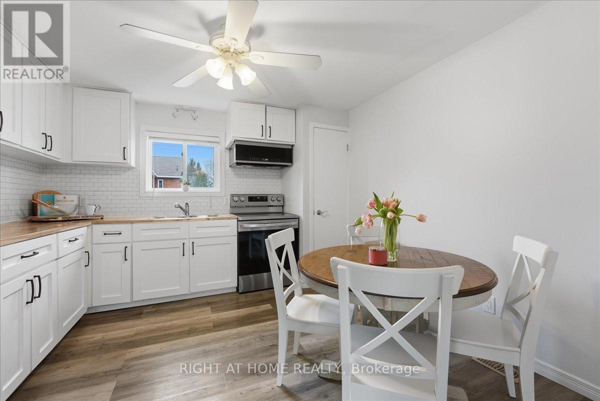 1 Leonard Avenue, Penetanguishene, Ontario  L9M 1C8 - Photo 3 - S13082386