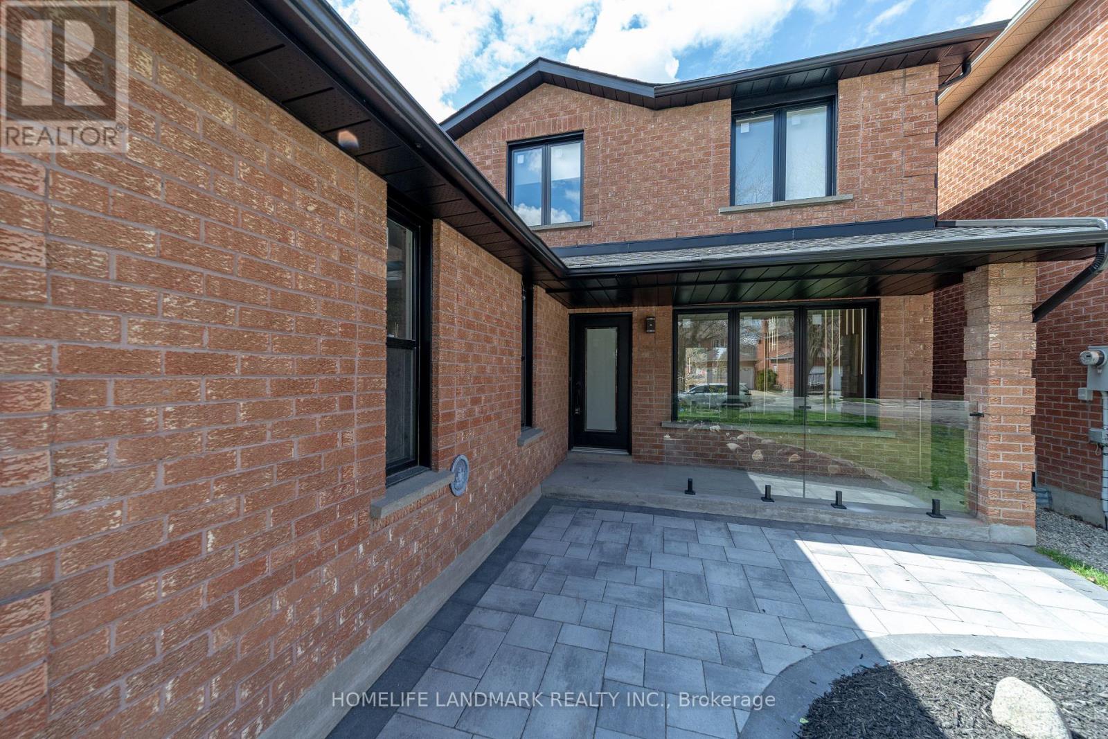 224 Macedonia Crescent, Mississauga, Ontario  L5B 3R8 - Photo 2 - W13082338